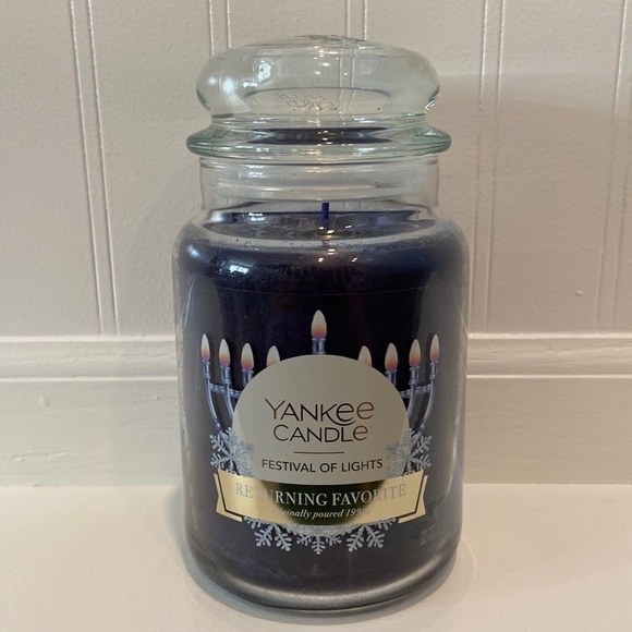 Yankee Candle ‘Festival of Lights’ 💡 candle 🕯️
Brand New!
1 wick!